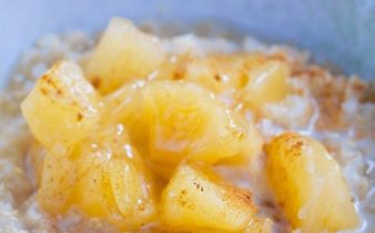 Apple Pie Quinoa Breakfast Bowls
